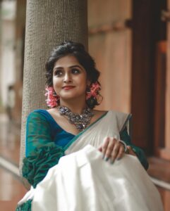 Remya Nambeesan Instagram - Uthradam 😍!! Wearing @damanz.designs  Styling @divyaaunnikrishnan jewellery @bcos_its_silver MUAH @jo_makeup_artist 📷 @pranavraaaj  #uthraadam❤️ #onam #instagram