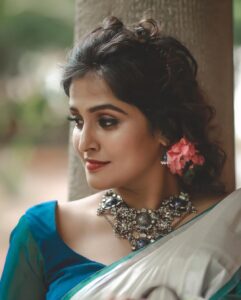 Remya Nambeesan Instagram - Uthradam 😍!! Wearing @damanz.designs  Styling @divyaaunnikrishnan jewellery @bcos_its_silver MUAH @jo_makeup_artist 📷 @pranavraaaj  #uthraadam❤️ #onam #instagram