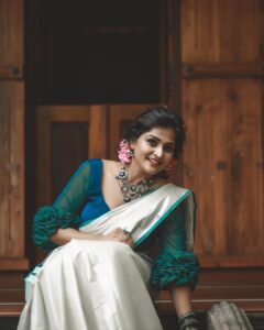 Remya Nambeesan Instagram - Uthradam 😍!! Wearing @damanz.designs  Styling @divyaaunnikrishnan jewellery @bcos_its_silver MUAH @jo_makeup_artist 📷 @pranavraaaj  #uthraadam❤️ #onam #instagram