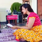 Remya Nambeesan Instagram - Njangal❤️😘😂!! DOP @mohammed_shabna !! Onnu paatu padikan simhathinte Madayil poyatha 😝😝!! SANGEETHA SIMHANGAL !! @rimakallingal @mohammed_shabna