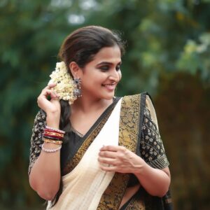 Remya Nambeesan Instagram - Saree @studiovirupa  Blouse @thehanger.boutique  Muah @jo_makeup_artist  Styling @divyaaunnikrishnan 📷 @pranavraaaj  Jhumkas @pureallure.in  #instagood #instagram #insta