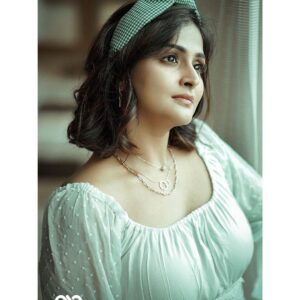 Remya Nambeesan Instagram - Concept and Styling @divyaaunnikrishnan
Outfit @prabhavofficial by @bavanisuryaa 
Jewels @meralda.jewels 
Muah @jo_makeup_artist 
Photographer @abi.pk.98