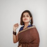 Remya Nambeesan Instagram - Wearing this beautiful saree @zariculture !! Earrings @yoursethnically 📷 @pranavraaaj !! #onyourown #life