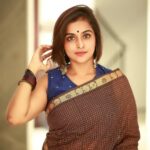 Remya Nambeesan Instagram - Wearing this beautiful saree @zariculture !! Earrings @yoursethnically 📷 @pranavraaaj !! #onyourown #life