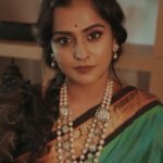 Remya Nambeesan Instagram - Styling @divyaaunnikrishnan Outfit @prabhavofficial Jewelry @meralda.jewels Muah @jo_makeup_artist Photographer @manekha_ Location @fourpointskochi. Sari : @thepallushop Blouse: @prabhavofficial #weekend #sareelove #queen