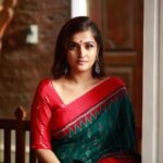 Remya Nambeesan Instagram - @pranavraaaj @divyaaunnikrishnan @jo_makeup_artist @devraagh @a.r.t_store 💕💕