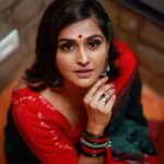 Remya Nambeesan Instagram - @divyaaunnikrishnan @pranavraaaj @jo_makeup_artist @devraagh ❤️!! #light 😍 got my earrings @a.r.t_store ❤️❤️ location @illamheritage5654 Illam Heritage