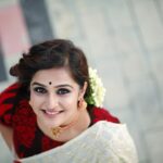 Remya Nambeesan Instagram - ❤️❤️!! @pranavraaaj @divyaaunnikrishnan @jo_makeup_artist @devraagh wearing jewellery @lohamcochin