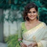 Remya Nambeesan Instagram - Happy Onam friends!! @divyaaunnikrishnan @jo_makeup_artist @pranavraaaj !! Stay Safe !!