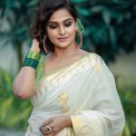 Remya Nambeesan Instagram - Happy Onam my friends 😍😍!! @divyaaunnikrishnan @jo_makeup_artist @pranavraaaj wearing @devraagh !! #onam !! STAY SAFE ❤️