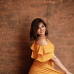 Remya Nambeesan Instagram - YELLOW YELLOW 😎!! @pranavraaaj @divyaaunnikrishnan @jo_makeup_artist @devraagh @illamheritage5654