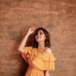Remya Nambeesan Instagram - YELLOW YELLOW 😎!! @pranavraaaj @divyaaunnikrishnan @jo_makeup_artist @devraagh @illamheritage5654