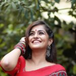 Remya Nambeesan Instagram - Hello 😎. @pranavraaaj @jo_makeup_artist @a.r.t_store @divyaaunnikrishnan @devraagh Illam Heritage