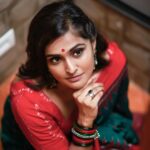 Remya Nambeesan Instagram - Hello 😎. @pranavraaaj @jo_makeup_artist @a.r.t_store @divyaaunnikrishnan @devraagh Illam Heritage