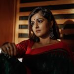 Remya Nambeesan Instagram - @divyaaunnikrishnan @pranavraaaj @jo_makeup_artist @devraagh ❤️!! #light 😍 got my earrings @a.r.t_store ❤️❤️ location @illamheritage5654 Illam Heritage