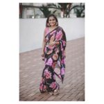 Remya Nambeesan Instagram - @pranavraaaj @divyaaunnikrishnan @jo_makeup_artist Wearing @devi_collections5217 !! #florals #sari #instadaily #insta