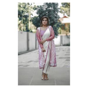 Remya Nambeesan Instagram - PC @pranavraaaj  Styling @divyaaunnikrishnan  MUAH @jo_makeup_artist  Earrings @lohamcochin  Wearing @amvifashionstudio