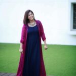 Remya Nambeesan Instagram - @pranavraaaj @jo_makeup_artist @divyaaunnikrishnan @lohamcochin #instadaily #instagram #instagood wearing @theabayasouq 😍