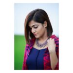 Remya Nambeesan Instagram - Wearing this beautiful neckpiece @lohamcochin !! PC @pranavraaaj Styling @divyaaunnikrishnan MUAH @jo_makeup_artist. Wearing @theabayasouq Kochi, India