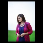 Remya Nambeesan Instagram - Wearing this beautiful neckpiece @lohamcochin !! PC @pranavraaaj Styling @divyaaunnikrishnan MUAH @jo_makeup_artist. Wearing @theabayasouq Kochi, India