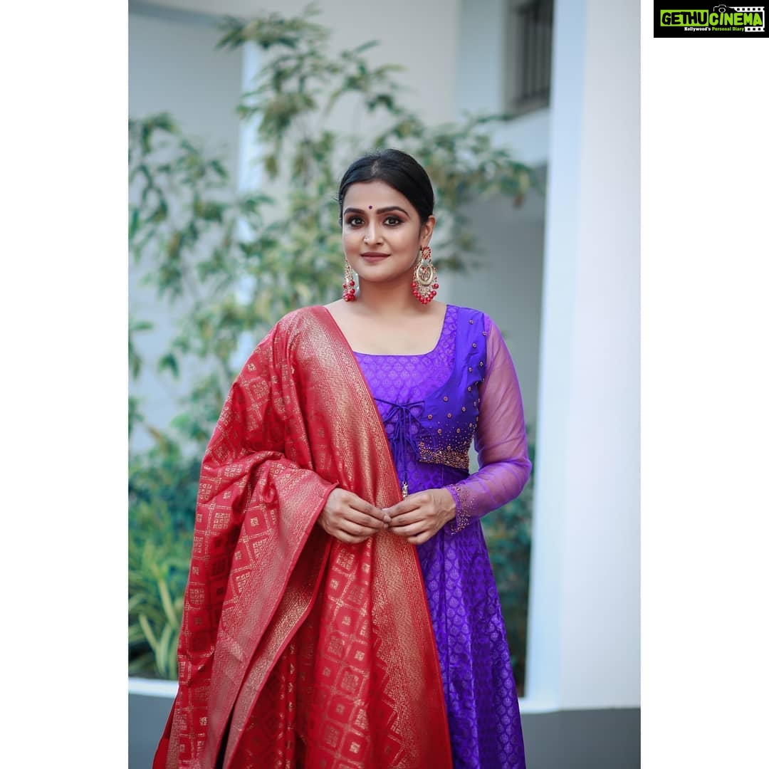 Remya Nambeesan Instagram - Wearing @divyaaunnikrishnan couture!! Way to go my girl!! I can’t wait to flaunt gorgeous outfits from your collection!! Love you my sister!! MUAH : @vikramanvijitha PC : @pranavraaaj Jewellery: @a.r.t_store #sisterhood #talent #artist