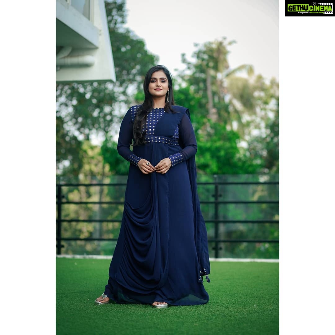 Remya Nambeesan Instagram - πβ€οΈ Styling @divyaaunnikrishnan MUAH @vikramanvijitha PC @pranavraaaj Outfit @flashfashiondesigns @flashfashion_by_veenaviji_ Jewellery @a.r.t_store #life #love #smile #instagood #instagram #insta