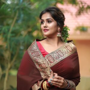 Remya Nambeesan Instagram - Wearing @minka_by_naufiahabeeb jewellery @bcos_its_silver  Styling @divyaaunnikrishnan  MUAH @jo_makeup_artist 📷 @pranavraaaj #instagood #instagram #saree #photoshoot