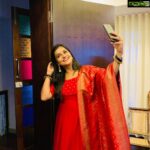 Remya Nambeesan Instagram - Oh yes it’s candid folks!! 🤪🤪😜Design n styling @divyaaunnikrishnan PC @pranavraaaj #instalife #insta #instagood