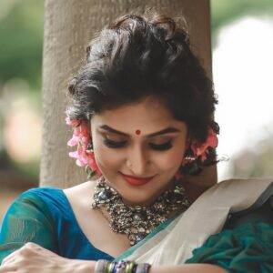 Remya Nambeesan Instagram - @divyaaunnikrishnan @jo_makeup_artist @damanz.designs @bcos_its_silver @pranavraaaj  #instagood #instagram #saree #onamsaree