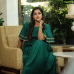 Remya Nambeesan Instagram - Wearing @anjushankarofficial MUA @monish_mathai_makeup_artist_ styling @divyaaunnikrishnan #sunsinger @manistills