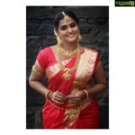 Remya Nambeesan Instagram – Kalyanam kazhinjo?  Marriage aayidcha?  When was your marriage?? Noooooo !!!! It’s just a still from my new movie #yuvanbadri3 😝😝😝😝 @dirbadri @rio.raj PC @divyaaunnikrishnan styling n designed @divyaaunnikrishnan 😘😘 MUA @monish_mathai_makeup_artist_ ♥️♥️♥️♥️ jewellery @bcos_its_silver