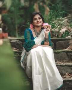 Remya Nambeesan Instagram - Uthradam 😍!! Wearing @damanz.designs  Styling @divyaaunnikrishnan jewellery @bcos_its_silver MUAH @jo_makeup_artist 📷 @pranavraaaj  #uthraadam❤️ #onam #instagram