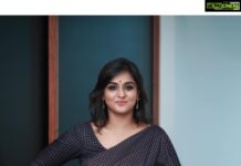 Remya Nambeesan Instagram - Drape it n smile 🤭!! #insta #instagram PC @pranavraaaj @sajithandsujith