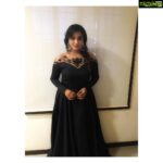 Remya Nambeesan Instagram – #sunsingerisaikondattam #celebrationmode🥳💃🏿💃🏿. Wearing: @veenaraajcouture  Can’t get over Black🥴  Styling by my tringalala @sabarinathnath  Make up n Hair : @monish_mathai_makeup_artist_ 😘 #sunsinger
