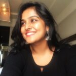 Remya Nambeesan Instagram – #insta #instagram #instalifestyle !! Smile with golden glow filter 😋🤩