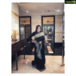 Remya Nambeesan Instagram – Black n Saree !! I couldn’t ask for more 😍💃🏿😈 #prayanam2019 #kuwait #showtime #insta #instagram