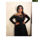 Remya Nambeesan Instagram – #sunsingerisaikondattam #celebrationmode🥳💃🏿💃🏿. Wearing: @veenaraajcouture  Can’t get over Black🥴  Styling by my tringalala @sabarinathnath  Make up n Hair : @monish_mathai_makeup_artist_ 😘 #sunsinger