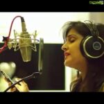 Remya Nambeesan Instagram - Nirayum Mizhikalile nizhalaay ni evide !! #orupoovithal #instagood #instamusic #insta @jubair_muhmd lyrics #dinumohan #oldisgold !! Guys for full video see bio!! Share n lemme know your thoughts ☺️☺️