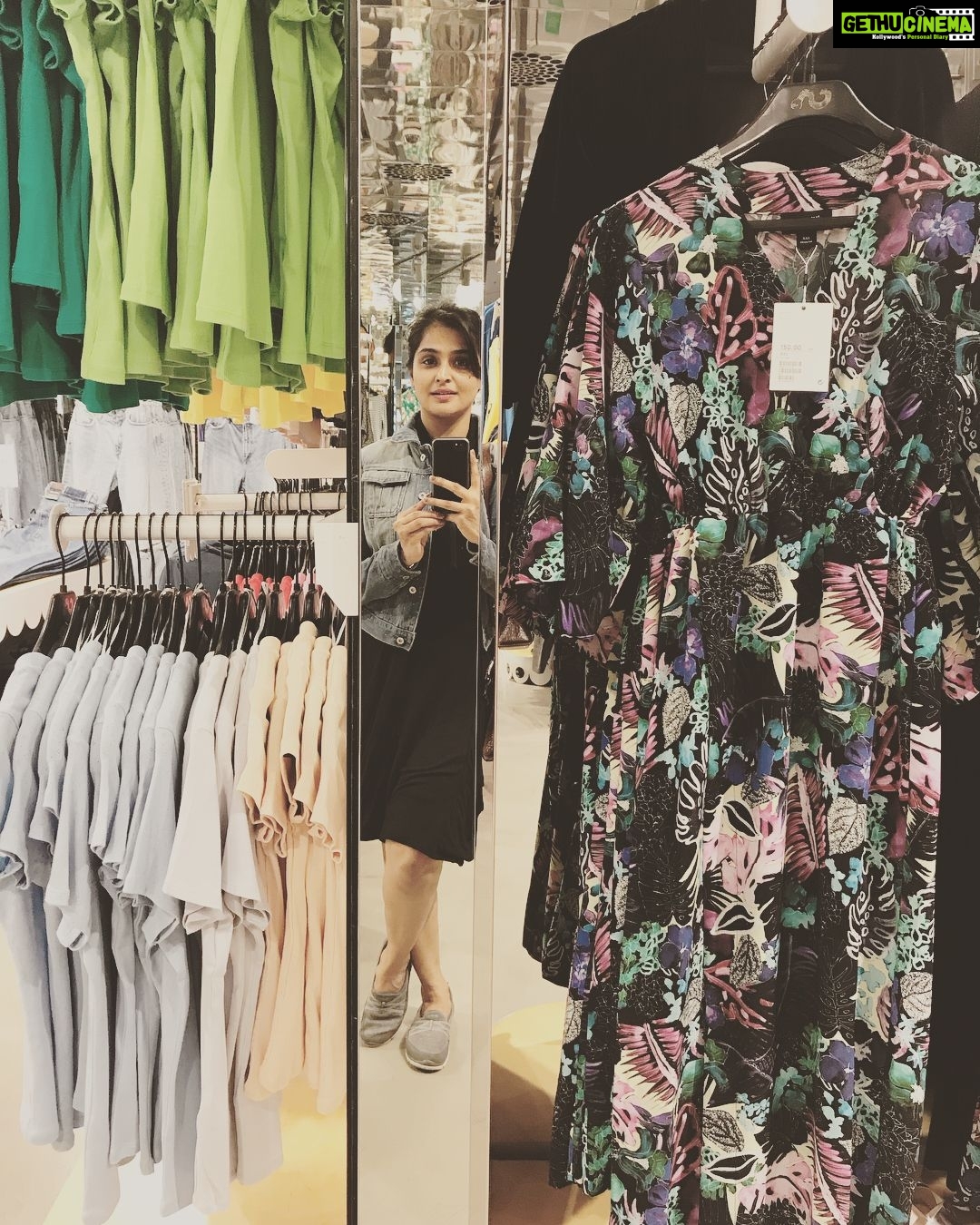Remya Nambeesan Instagram - Can’t jus get over you Mirror n dresses!! #dress #mirrorselfie