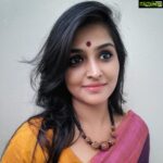 Remya Nambeesan Instagram - Bindi love ❤️😍🥰 Wearing beautiful neck piece by @velvet_brooch !! Pic by @srirag_sankar #insta #jwellery #instagram #instastyle