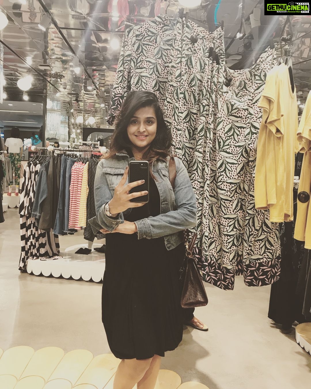 Remya Nambeesan Instagram - Can’t jus get over you Mirror n dresses!! #dress #mirrorselfie