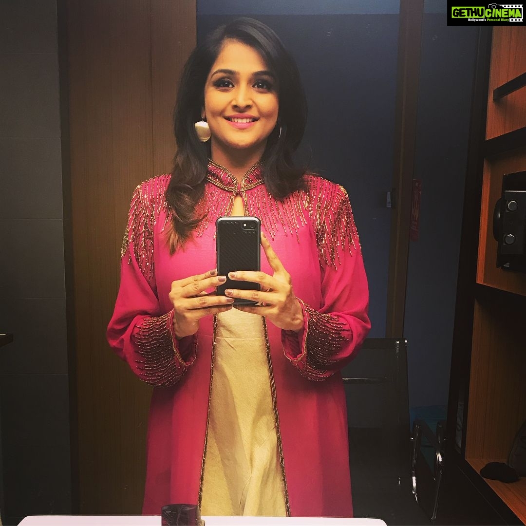 Remya Nambeesan Instagram - Styled by @dipthi3 !! Wearing @naushinkiran !! #natpunaennanutheriyuma Launch in Malaysia 😍