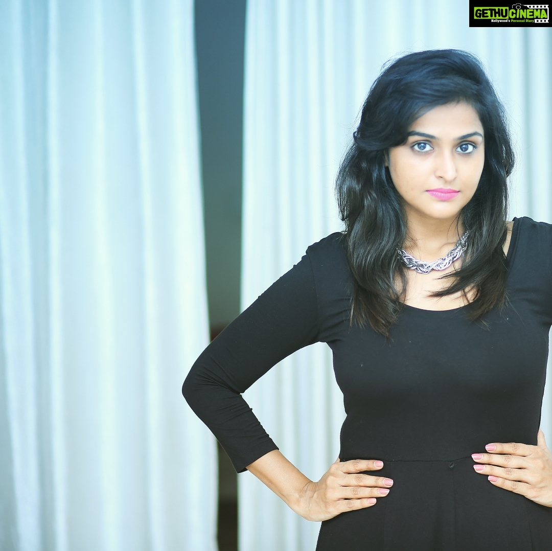 Remya Nambeesan Instagram - Morning !! Innner calm with one-self is the truest gift of happiness..❤️😍