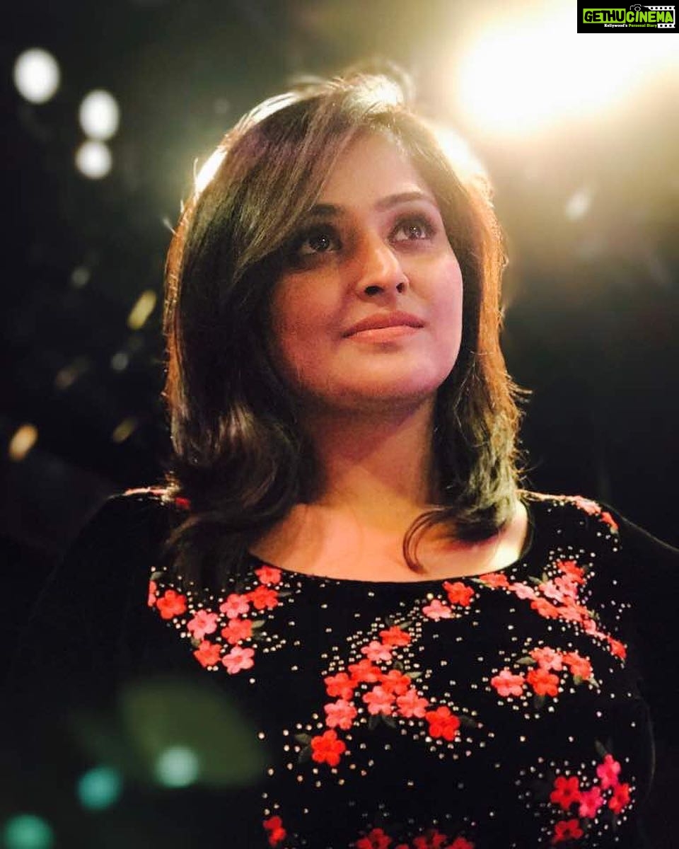 Remya Nambeesan Instagram - LIGHT 😇!!!! A click by Krish singer!! Thanks man!!