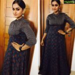 Remya Nambeesan Instagram - Thank you SILPAA for this beautiful dress..#goDesi#bindi#indian#mullapoo#shootmode