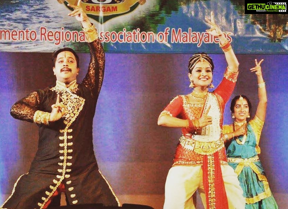 Remya Nambeesan Instagram - US Tour#dancelove#lovemylife❤️ @bijudhwanitarang Paramus-Paramus Park Mall