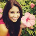 Richa Gangopadhyay Instagram - Happy weekend! I know, by now it's seeming like there's no end to this social distancing-quarantining life, but instead of sulking and only focusing at all the negatives, think about something you're grateful for. 🙏 ⁣ ⁣ ⁣ What's something you are doing now (or more of) lately? For me, it's: ⁣ ⁣ 1. 🍲 Cooking more (and also eating more! 🙈)⁣ ⁣ 2. 💻 Reconnecting with old friends ⁣ ⁣ 3. 🧹Cleaning and organizing like a madwoman ⁣ ⁣ ⁣ Have you had any personal growth over these last few weeks? ⁣ ⁣ #gratitude #quarantine #noendinsight #personalgrowth