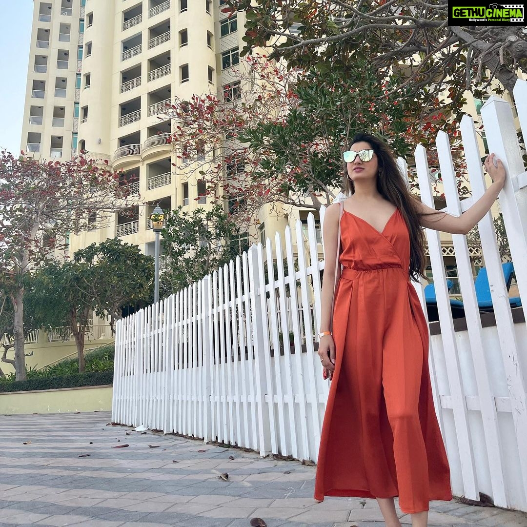 Richa Panai Instagram - 🍁🍁🍁🍁🍁 #dubai #uae Jumeirah Lake Towers