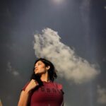 Ritika Singh Instagram – Talking to the moon 🌙💖