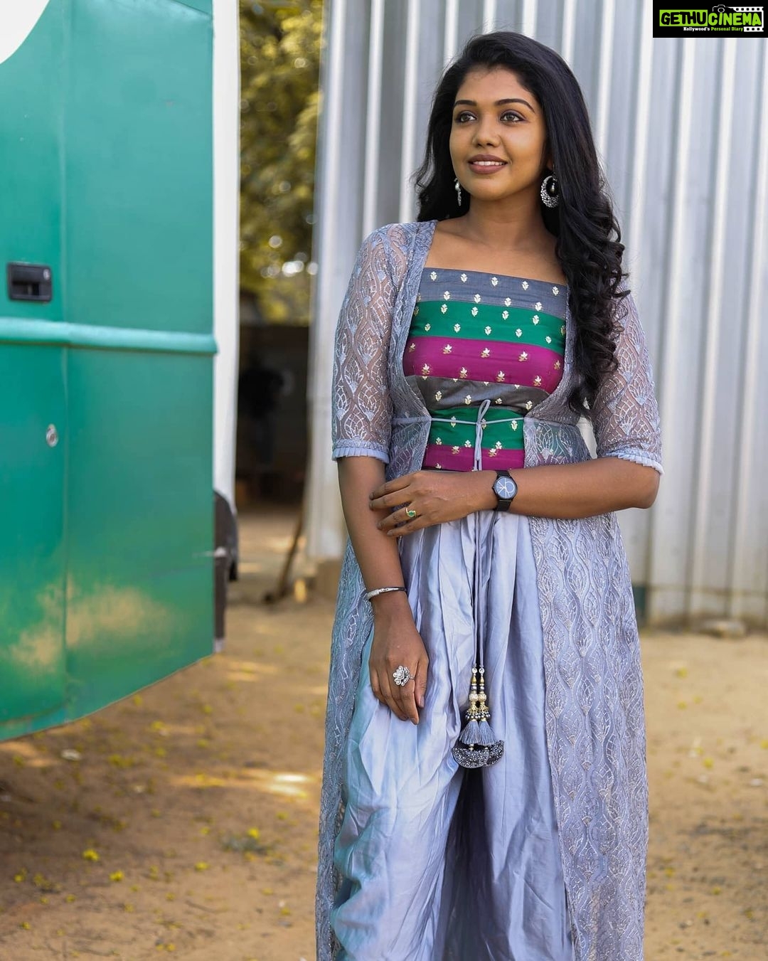 Riythvika Instagram - Photography @vivid_impressions__ Outfit @sankalptheboutique Jewels @fineshinejewels @onlynikil